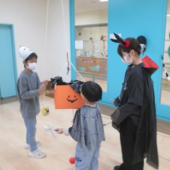 高いところの宝物を自分で考えてゲットしました